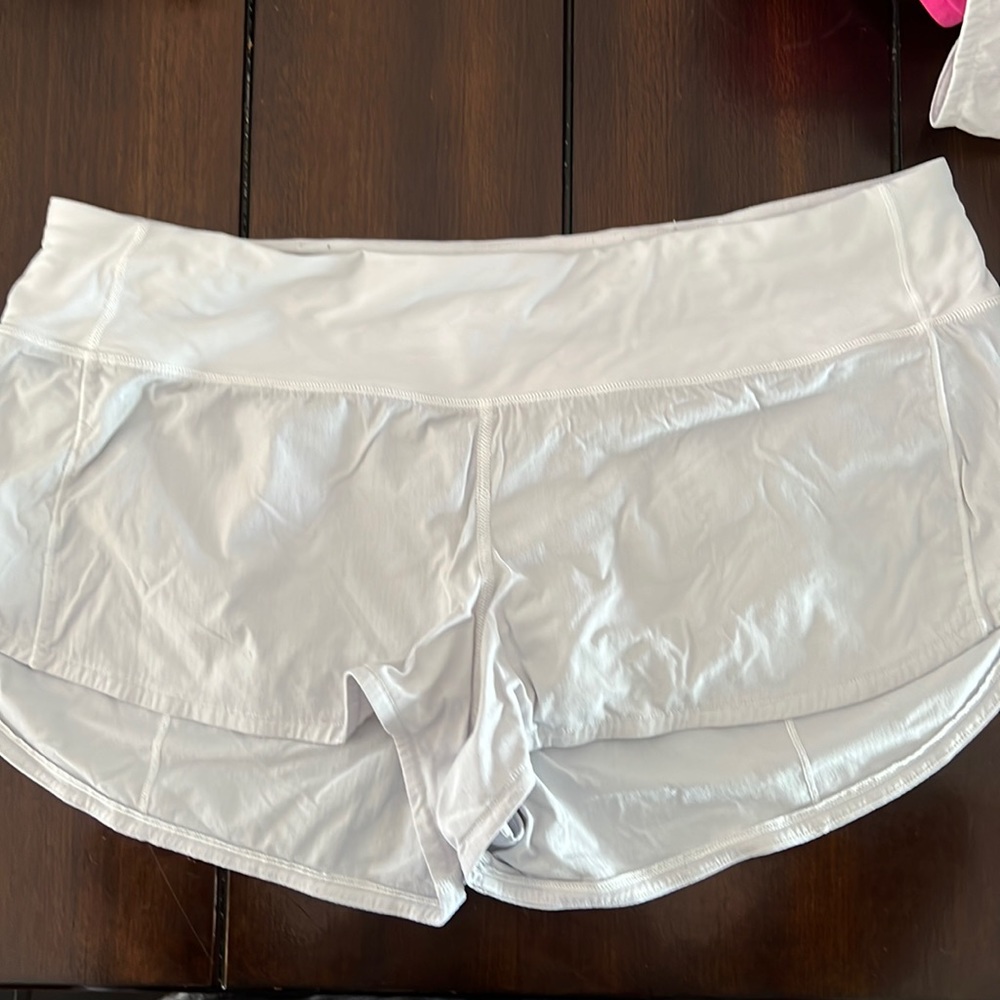 Lululemon Speed Up 2.5” shorts. Size 10. Great condition